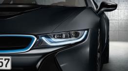 BMW i8 (2014) - lewy przedni reflektor - włączony