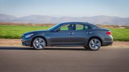 Infiniti Q70 (2014) - lewy bok