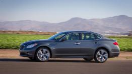 Infiniti Q70 (2014) - lewy bok