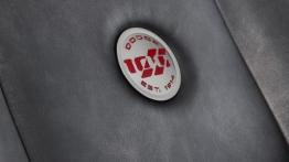 Dodge Challenger 100th Anniversary Edition (2014) - fotel kierowcy, widok z przodu