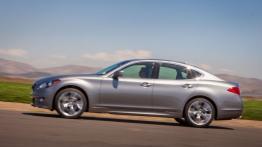 Infiniti Q70 (2014) - lewy bok