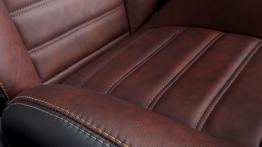 Dodge Charger 100th Anniversary Edition (2014) - fotel kierowcy, widok z przodu