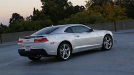 Chevrolet Camaro V Coupe Facelifting (2014) - widok z tyłu