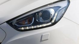 Hyundai ix35 Facelifting (2014) - lewy przedni reflektor - włączony
