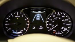 Nissan Pathfinder IV Hybrid (2014) - komputer pokładowy