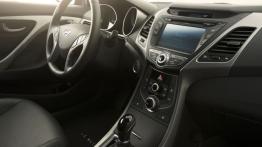 Hyundai Elantra Coupe (2014) - kokpit