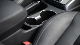 Hyundai Elantra GT (2014) - schowek na kubki