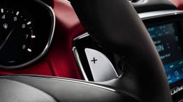 Maserati Ghibli (2014) - manetka zmiany biegów pod kierownicą