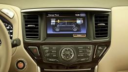 Nissan Pathfinder IV Hybrid (2014) - radio/cd/panel lcd