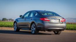 Infiniti Q70 (2014) - widok z tyłu