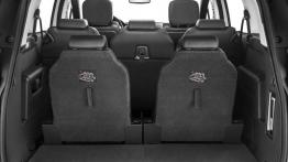 Peugeot 5008 Facelifting (2014) - fotele trzeciego rzędu rozłożone - widok z bagażnika