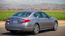 Infiniti Q70 (2014) - widok z tyłu