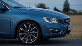 Volvo S60 Facelifting (2014) - prawe przednie nadkole