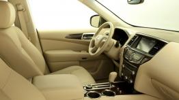 Nissan Pathfinder IV Hybrid (2014) - widok ogólny wnętrza z przodu