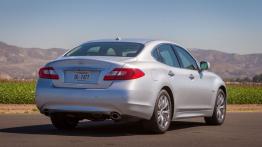 Infiniti Q70 (2014) - widok z tyłu