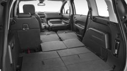 Peugeot 5008 Facelifting (2014) - tylna kanapa złożona, widok z bagażnika