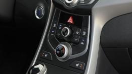 Hyundai Elantra Coupe (2014) - panel sterowania wentylacją i nawiewem
