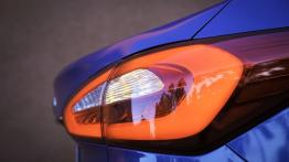 Kia Forte 2014 - prawy tylny reflektor - włączony