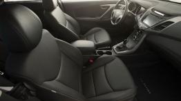 Hyundai Elantra Coupe (2014) - widok ogólny wnętrza z przodu