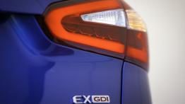 Kia Forte 2014 - prawy tylny reflektor - włączony