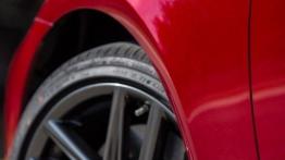 Lexus IS III 350 F-Sport (2014) - lewe przednie nadkole