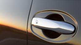 Nissan Rogue 2014 - klamka przód