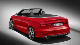 Audi S3 III Cabriolet (2014) - tył - reflektory włączone