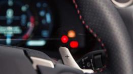 Lexus IS III 350 F-Sport (2014) - manetka zmiany biegów pod kierownicą