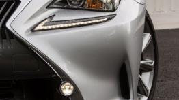 Lexus RC 350 (2014) - lewy przedni reflektor - włączony
