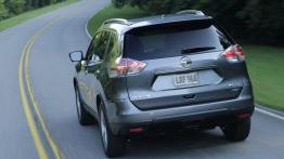 Nissan Rogue 2014 - widok z tyłu