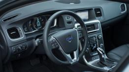 Volvo V60 Facelifting (2014) - pełny panel przedni