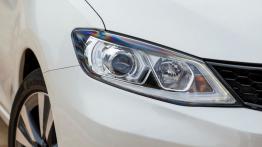 Nissan Pulsar 1.5 dCi (2014) - prawy przedni reflektor - wyłączony
