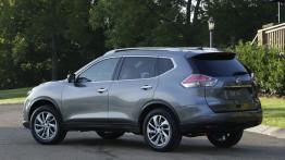 Nissan Rogue 2014 - widok z tyłu