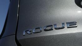 Nissan Rogue 2014 - emblemat