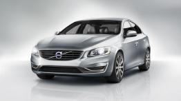 Volvo S60 Facelifting (2014) - przód - reflektory włączone