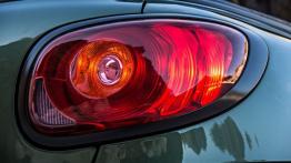 Mini Paceman Adventure Concept (2014) - prawy tylny reflektor - włączony
