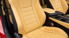 Lexus RC 350 (2014) - fotel pasażera, widok z przodu