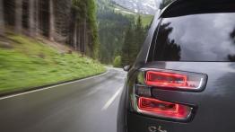 Citroen Grand C4 Picasso II (2014) - lewy tylny reflektor - włączony