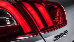 Peugeot 308 II (2014) - lewy tylny reflektor - włączony