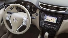 Nissan Rogue 2014 - kokpit