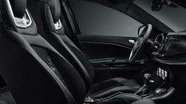 Alfa Romeo Giulietta Quadrifoglio Verde 2014 - widok ogólny wnętrza z przodu