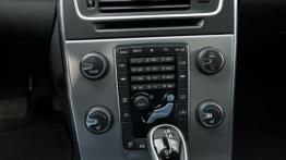 Volvo S60 Facelifting (2014) - konsola środkowa