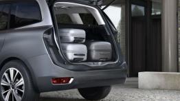 Citroen Grand C4 Picasso II (2014) - tył - bagażnik otwarty