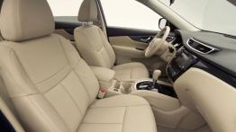 Nissan Rogue 2014 - widok ogólny wnętrza z przodu