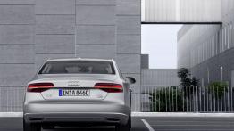 Audi A8 4.0 TFSI quattro Facelifting (2014) - widok z tyłu