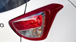Hyundai i10 II 1.2 (2014) - prawy tylny reflektor - włączony