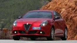 Alfa Romeo Giulietta Quadrifoglio Verde 2014 - widok z przodu