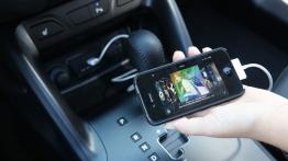 Hyundai ix35 Facelifting (2014) - tunel środkowy między fotelami