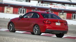 BMW M235i Coupe (2014) - widok z tyłu