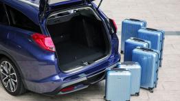 Honda Civic IX Tourer (2014) - tył - bagażnik otwarty